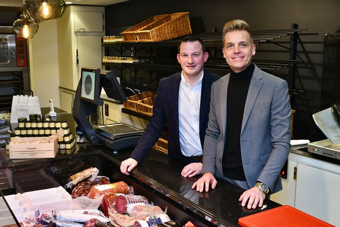 Frederic Doise en Pascal Maes verwelkomen je vanaf zaterdag in kaas- en delicatessenzaak d’Hofstede langs de Hoogleedsesteenweg.