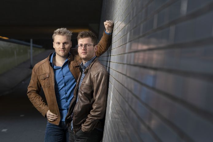 Het huwelijk van Jasper (r) en Wilmer is afgeblazen en uitgesteld vanwege de corona.