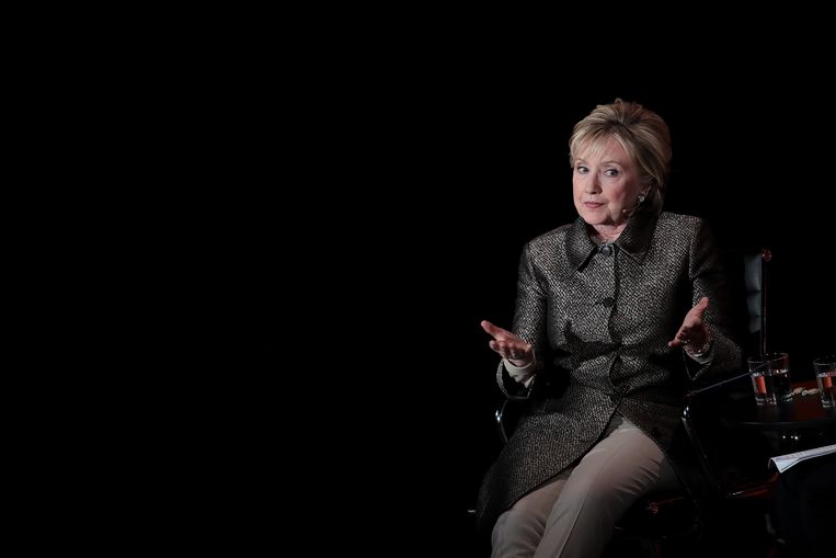 Clinton tijdens het interview met Nicholas Kristof afgelopen donderdag. Beeld AFP