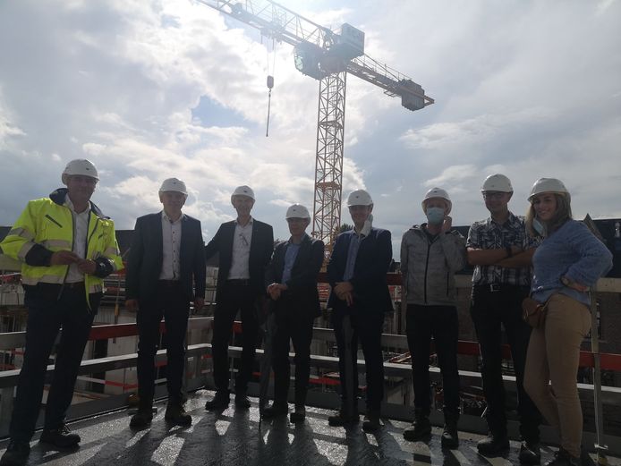 Vlaams minister Matthias Diependaele en Zottegems schepen Evert De Smet brachten een bezoek aan de bouwwerken.