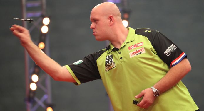 Michael van Gerwen in actie tijdens de German Masters.