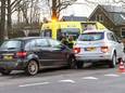 Twee auto's zijn op elkaar geklapt in Epe.