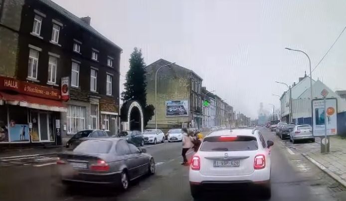 Deux filles ont failli se faire renverser à la route de Mons à Marchienne-au-Pont (Charleroi).