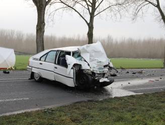 Dode door frontale botsing tussen ambulance en auto op Provincialeweg bij Culemborg