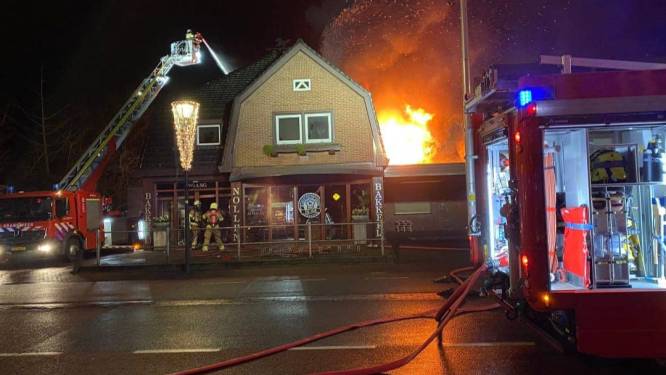Bakkerij Nollen na grote uitslaande brand: ‘Wij komen zo snel mogelijk terug’