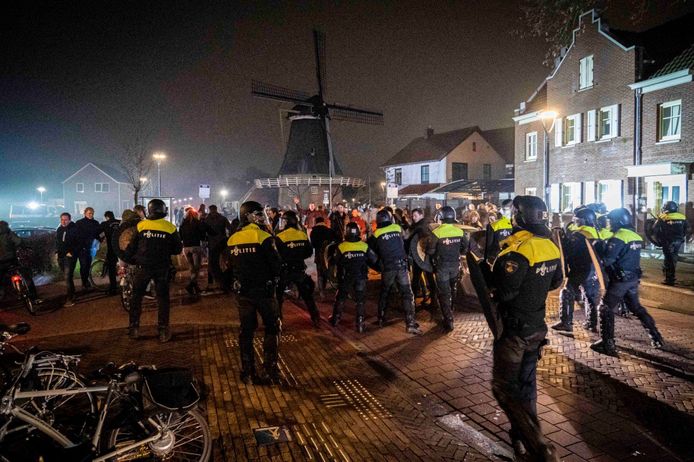 ME grijpt in bij illegaal feest in Dalfsen
