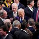 Geplaagde president Biden heeft zijn grote plannen geparkeerd, en lonkt weer naar het midden