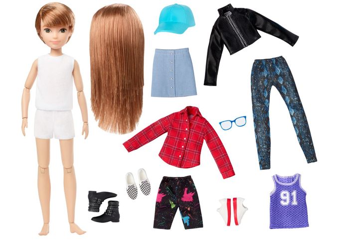 Mattel komt met één neutrale pop die kan worden aangekleed met lang of kort haar en met broek of rok.