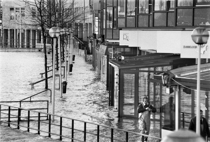 De Waalkade in Nijmegen stond in 1995 ook onder water.