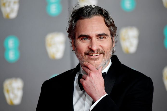 Joaquin Phoenix in zijn gekende kostuum van Stella McCartney