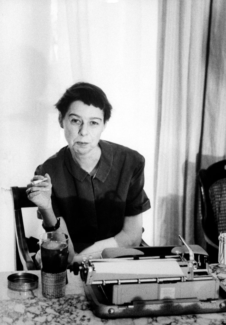 Carson McCullers in 1961. Suzanne Vega: 'Ze droeg broeken en had kort haar. Ook op het gebied van genderidentiteit was ze haar tijd dus ver vooruit.' Beeld The LIFE Picture Collection/Getty Images