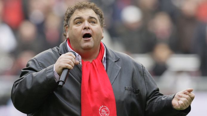 zanger beense te dik voor ruggenprik show ad nl