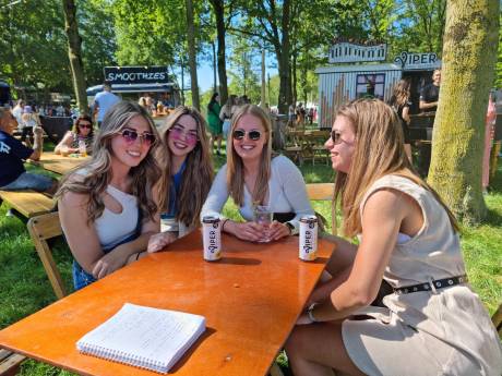 Festivals duur? Voor bezoekers lijken prijzen er niet toe te doen: ‘Hobby voor mensen die het goed hebben’