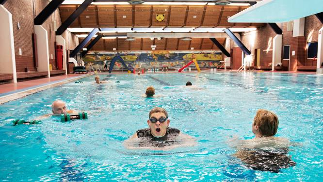 Jan Massinkhal na veertig jaar tegen de vlakte voor zwemcomplex, met sporthal op het dak