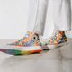 Daar is Pride Month, en daar zijn de regenbogen: steun voor lgbtq? Of platte commercie?
