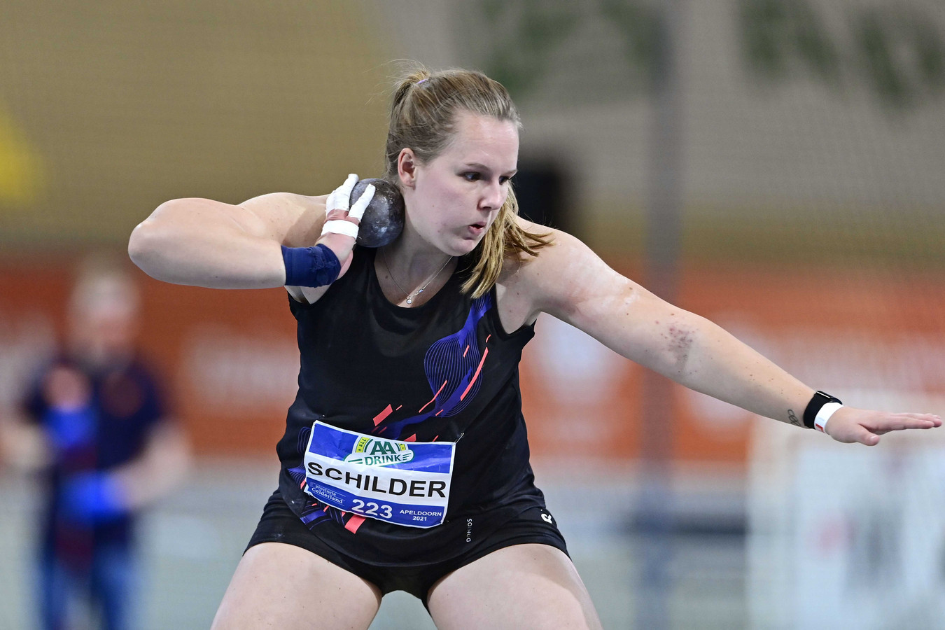 Van Gool heerst op de 60 meter sprint, Schilder wint titelstrijd in