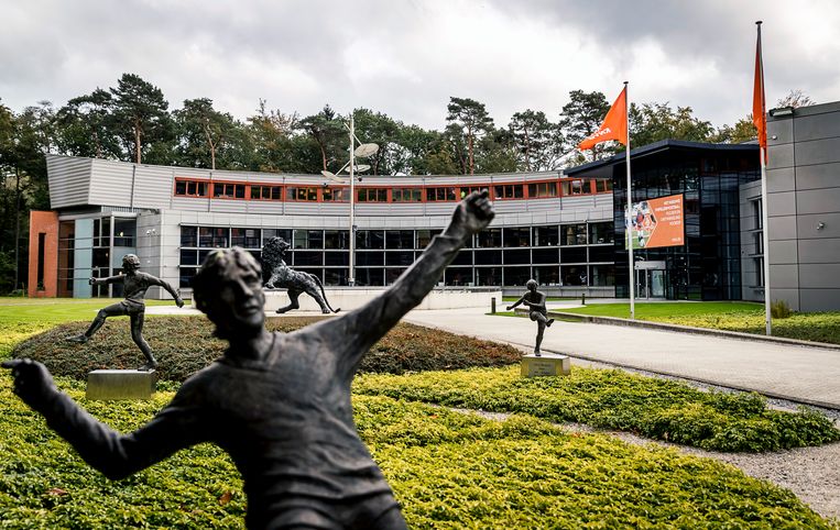 KNVB heeft hoop op vervolg voetbalseizoen nog niet laten varen ...