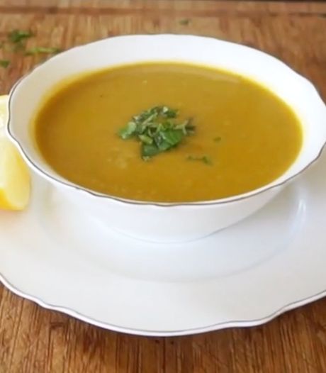 Healthy Sisters: Zo maak je gezonde maaltijdsoep met zoete aardappel en linzen