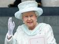 Queen Elizabeth krijgt nieuw standbeeld (maar het zijn haar corgi’s die met de aandacht gaan lopen)