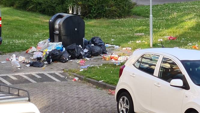 In de Deventer Rivierenwijk spelen de kinderen tussen de etensresten: ‘Iedereen pleurt zijn afval er neer’