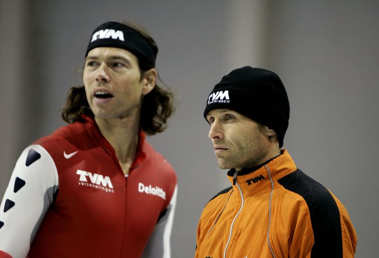 Trainer Kosta Poltavets  met de Nederlandse schaatser Gerard van Velde. Beeld ANP