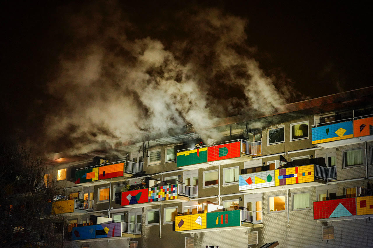 Brand in appartementencomplex in Eindhoven zorgt voor grote schade.