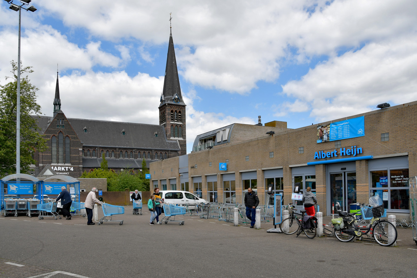 Volop optimisme over verhuizing supermarkten in Sas van Gent  Foto