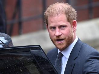 Prins Harry hard voor familie in rechtzaak: "Ik werd afgeluisterd en ze verzwegen dat" 
