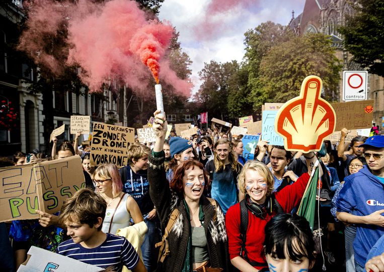 Scholieren en studenten voeren actie in september in Utrecht tijdens de wereldwijde klimaatstaking van Fridays For Future. Beeld ANP