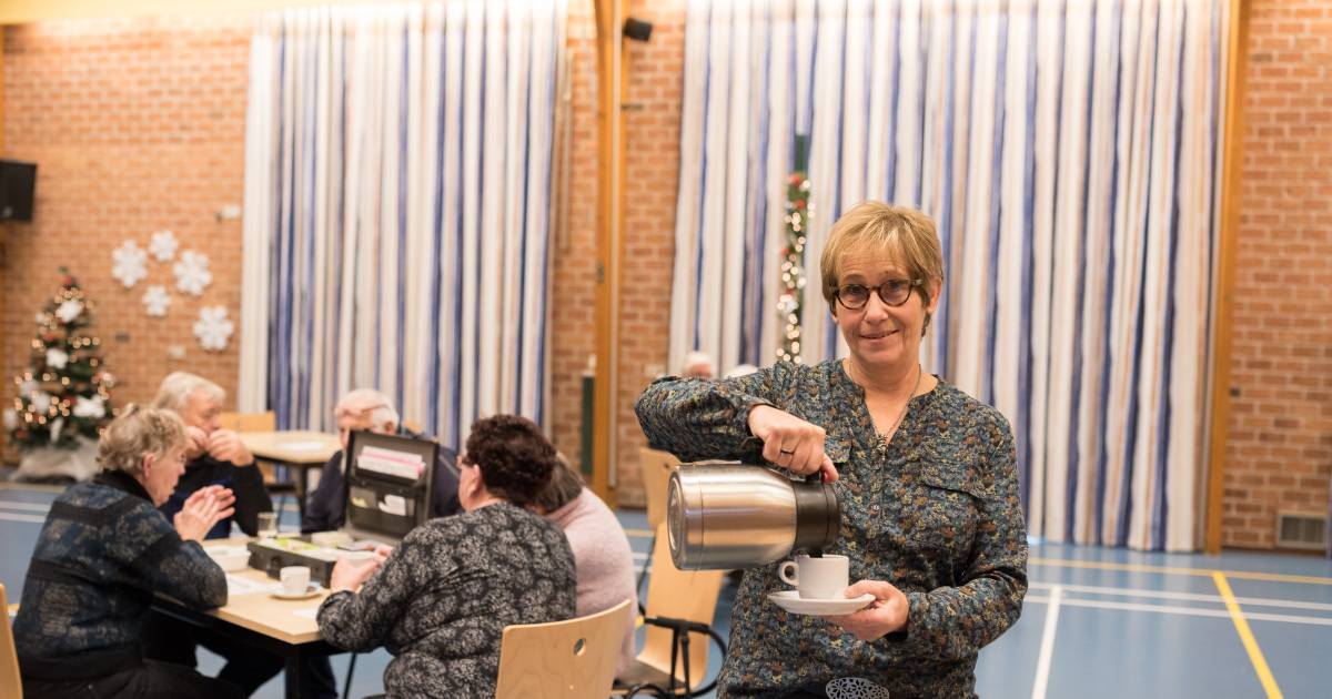 Loes Dekker wordt ongedurig als ze niet aan de slag kan in het dorpshuis van Noordgouwe