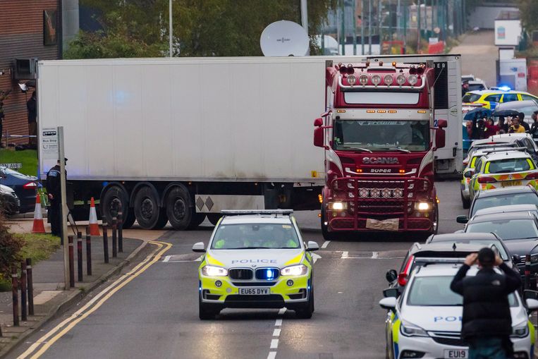 De vrachtwagen waarin de Vietnamese migranten werden vervoerd. Beeld EPA