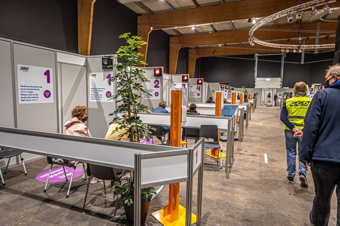 De IJsselhallen in Zwolle zijn sinds vorig jaar in gebruik als testlocatie en vanaf januari wordt hier ook volop gevaccineerd.