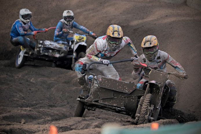 Etienne Bax (rechts) met bakkenist Nicolas Musset op weg naar de wereldtitel in Oss.