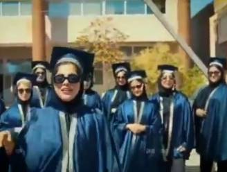 KIJK. Iraanse vrouwen gaan viraal met dansvideo, maar riskeren nu vervolging wegens “illegale activiteit”