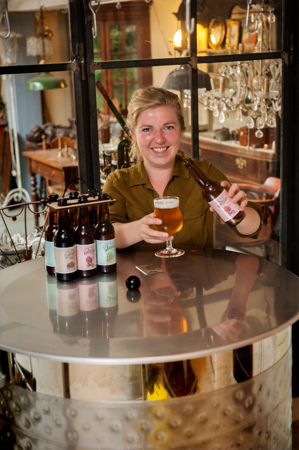 Janneke Pieters, brouwmeester van Brouwerij Boegbeeld in de Uilenburg.