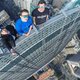 Twintigers trotseren zwaartekracht in Hong Kong voor eeuwige roem op Instagram