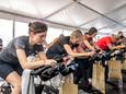 Tijdens de Ladies Sport Night kan je onder andere aan spinning doen.