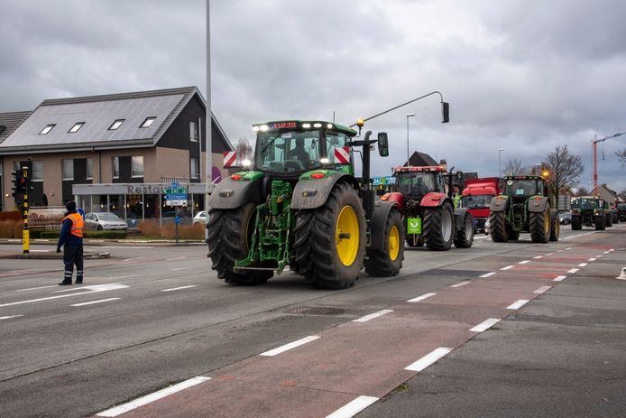 Doortocht boerenprotest aan de Brusselsesteenweg en de Zuidlaan in Wetteren.