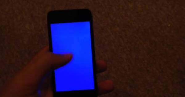 Ook iPhone geplaagd door 'blauw scherm' | Digitaal - AD.nl