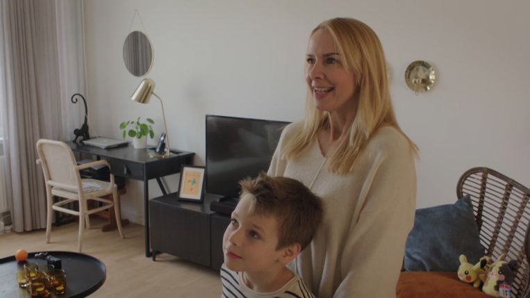 Linda en haar zoontje Daan. Beeld Play4