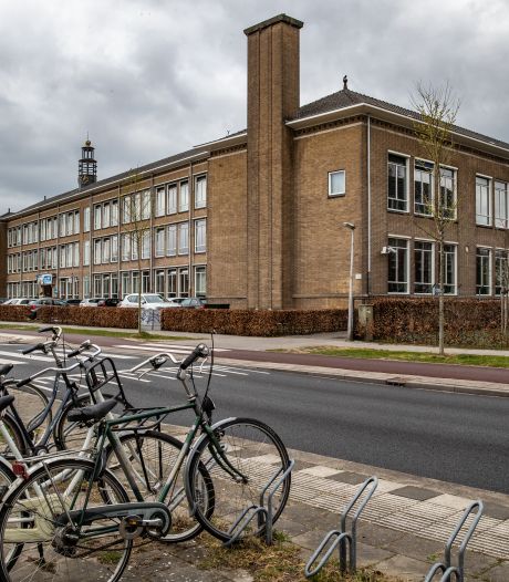Al eerder klachten over docent die weg moest bij Deventer school na vondst kinderporno