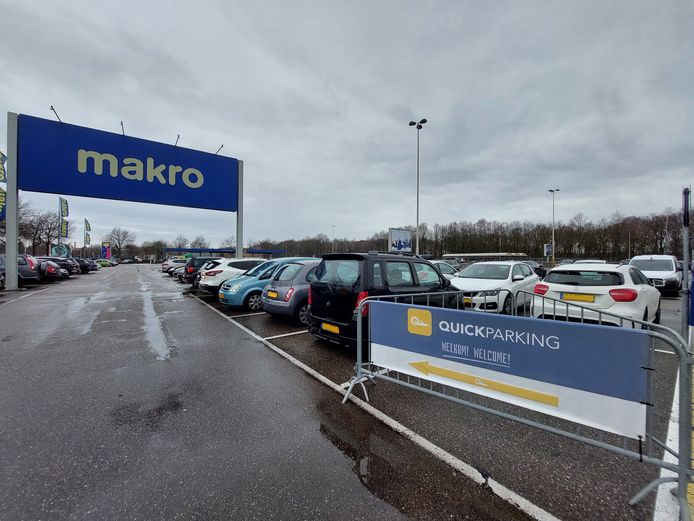 Quick Parking gebruikt een deel van de grote Makro-parkeerplaats in Best als ‘Airport Eindhoven Parking’.