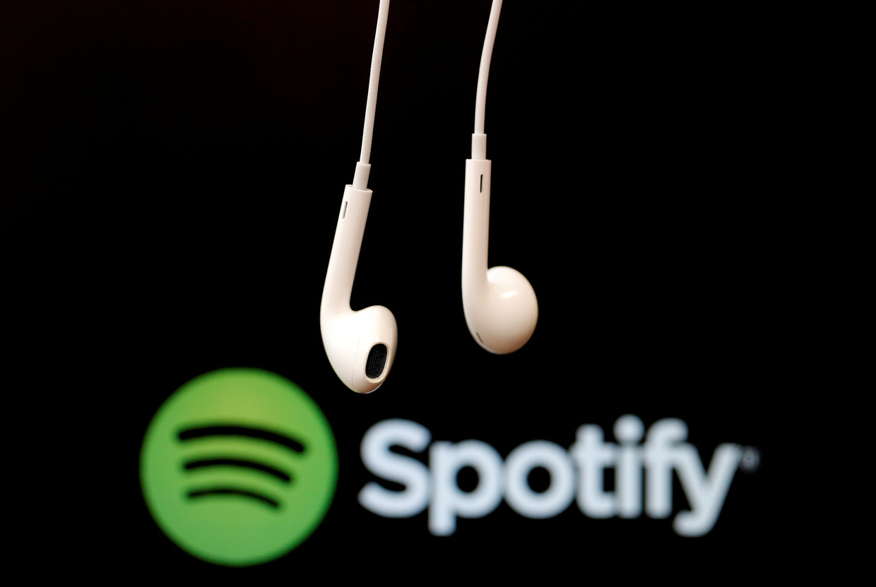 De muziekdienst Spotify ‘komt onmiddellijk in actie als we op zulk materiaal worden gewezen’ Beeld REUTERS