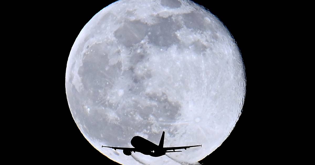 What time is it on the moon?  The European Space Agency wants to give the Moon its own time zone  Sciences