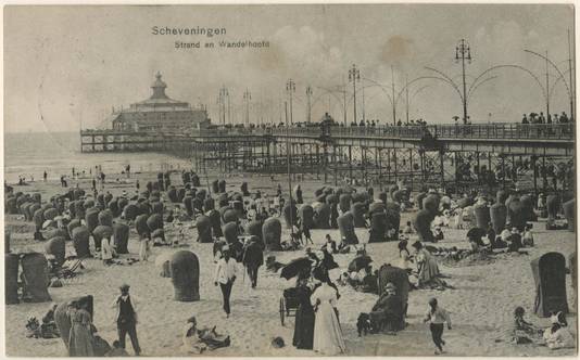 Pier in Scheveningen in 1911.