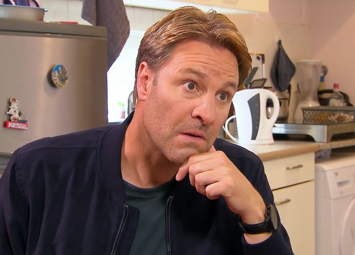 Zwembadruzie loopt compleet uit de hand: man dreigt buurvrouw dood te  steken | Show | AD.nl
