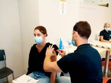Waarom blijft de vaccinatiegraad onder jongeren zo achter? ‘Ik wil wél, maar mag niet van mijn ouders’