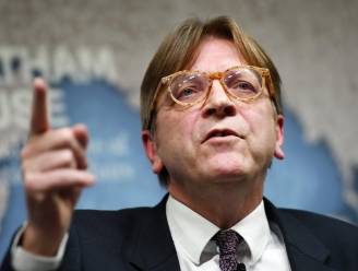 Verhofstadt waarschuwt kiezer na schandaal in Oostenrijk: “Denk na voor u Vlaams Belang stemt”
