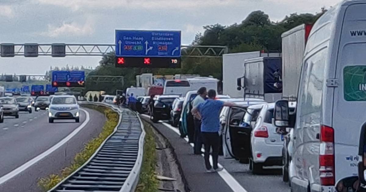 Verkeer op snelwegen rond Arnhem muurvast na ongevallen.