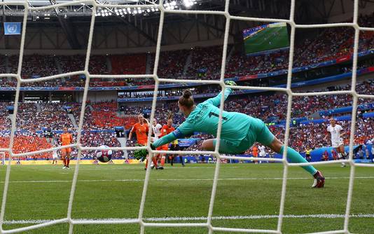 Rose Lavelle klopt Sari van Veenendaal in de WK-finale: 2-0 voor de VS.